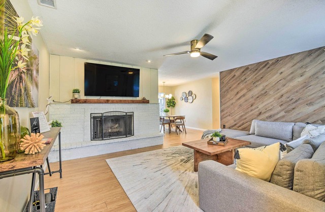 8 Mi to Beaches: Bradenton Home w/Poolside Oasis!