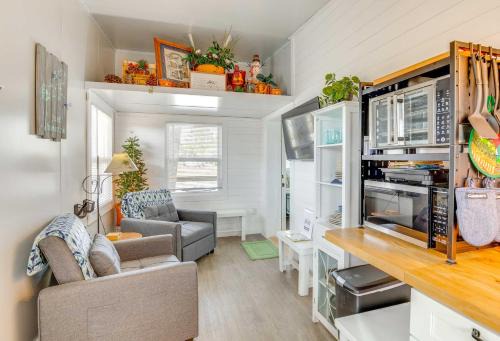 8 Mi to Cathedral Caverns Tiny Home Hideaway