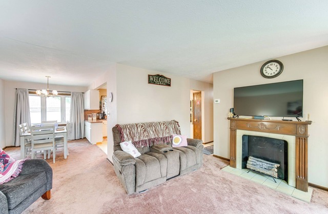 8 Mi to Cleveland: Family Home w/Fenced Backyard!