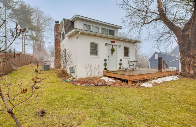 8 Mi to Downtown: Convenient Minneapolis Home