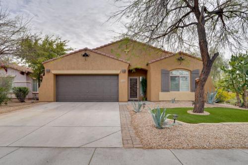 8 Mi to Sports Complex Peoria Home with Hot Tub!