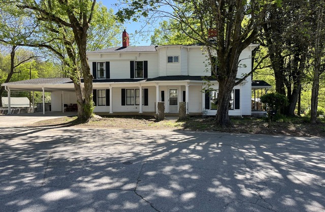 803 historic home in Windrock ￼