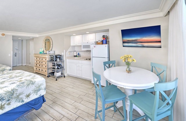 812-Oceanfront- Private Balcony - Pools Closed