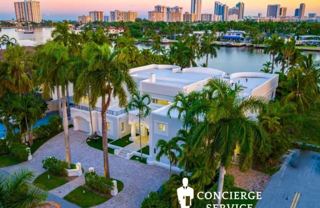 8500sf Intracoastal Mansion/Cinema/Dock/Pool