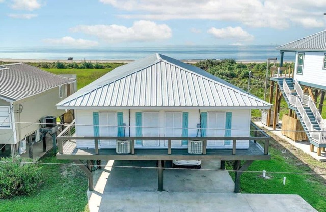 8BR Beachfront w/Huge Deck | Walk to Sand + Kayak