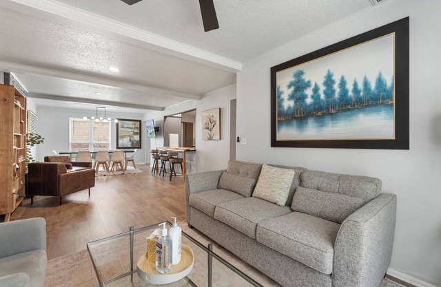 8BR Home for Family + Friendsgiving | Full Oven, Laundry, and Pool Table #08