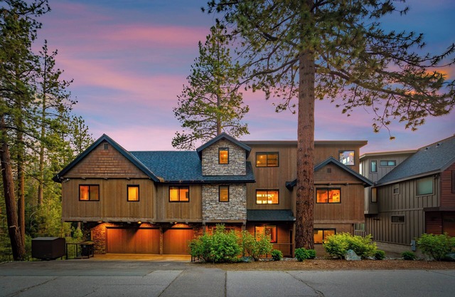 9 bedroom Luxury Villa by the lake with Indoor Pool