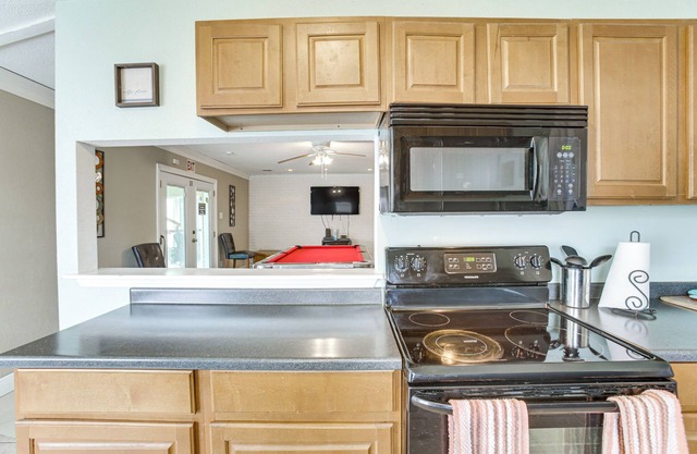 9 Mi to Dtwn: New Orleans East Home