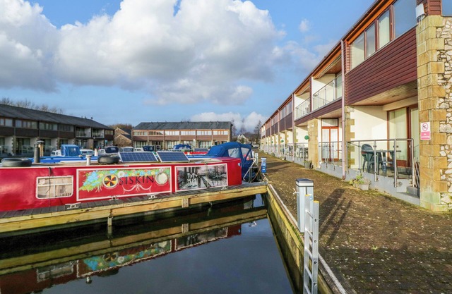 9 SWAN HOUSE, family friendly, with a garden in Tewitfield Marina
