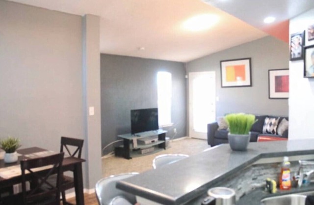 *915 Modern Hideaway*