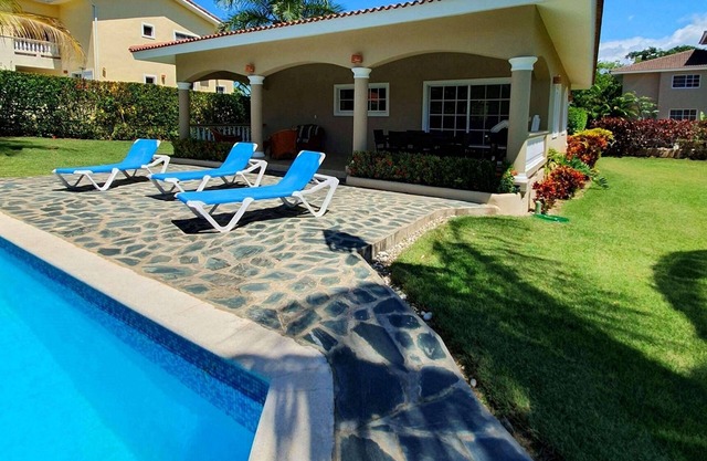 9BD guest-friendly complex in central Sosua, 2 pools, WiFi/AC/cable TV/BBQ