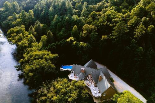 9BDRM Toccoa River Estate with Pool and Games