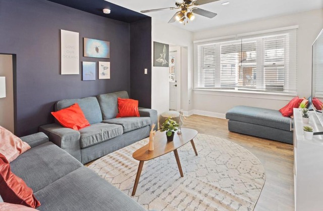 9BR Beach Block House with 13 Beds in Central Atlantic City