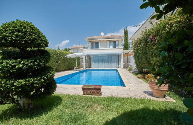 A 3 bedroom villa close to the beach and Coral Bay high street.