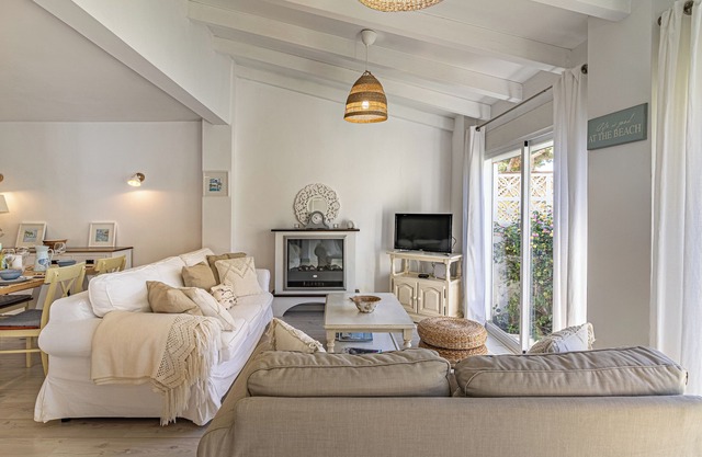 A 3 minute walk to the Beach in Marbesa