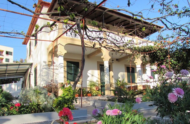 A beautiful 5 bedroom villa, Funchal harbour and city views /AL