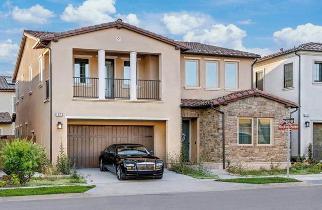 A beautiful villa in the Orchards with swimming pool and spa