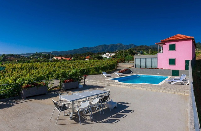 A Casa do Lagar In a peaceful and solitary area with a pleasant climate all year