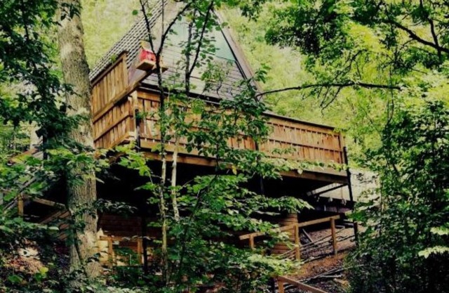 A chalet on a hill in the forest, with a beautiful view of the Ardennes.
