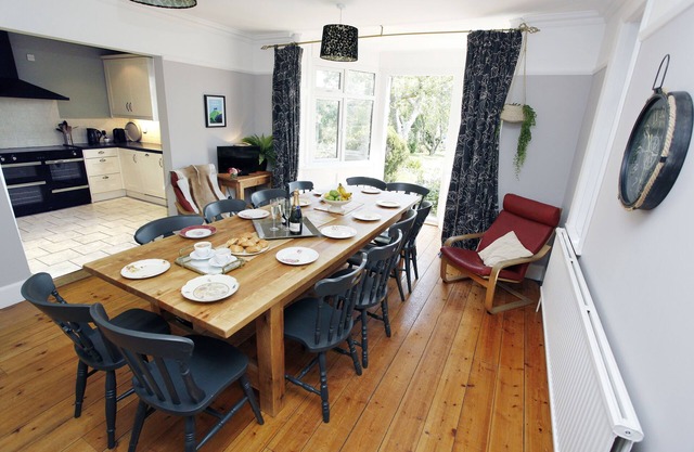 A charming seaside cottage 5 minutes walk from beach on Jurassic Coast