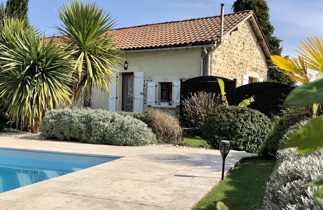 A comfortable and quiet gîte with private pool, wellness massages 🌺