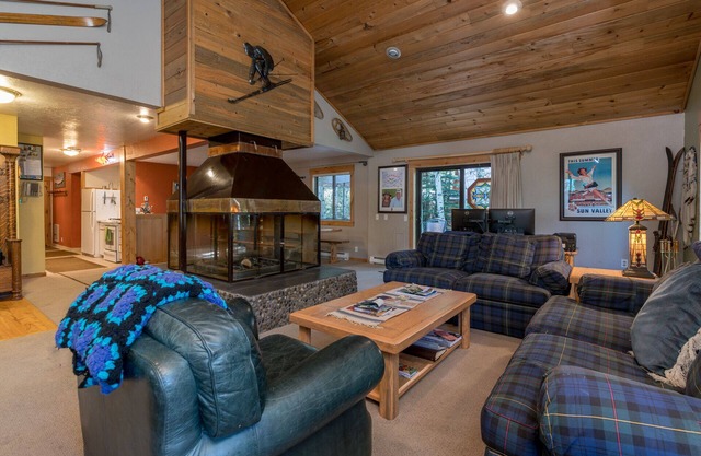 A comtemporary home that is great for families & large groups just 6 miles North