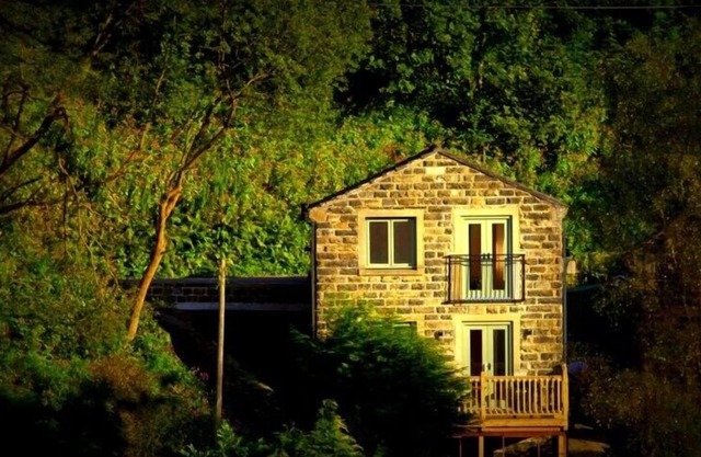 A cosy country retreat within easy walking distance of Hebden Bridge