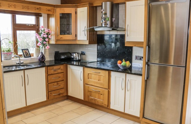 A COUNTRY VIEW COTTAGE, family friendly in Athenry, County Galway