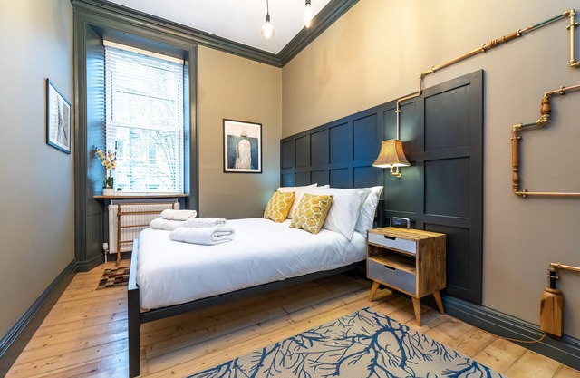 A fabulously designed one-bed apartment in a superb location. Sleeps 2.