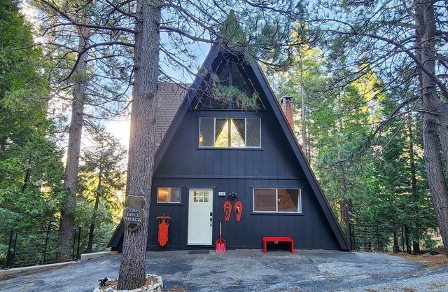 A-Frame - 4 Bedroom + Loft Game Room Lake Access Fenced Yard AC