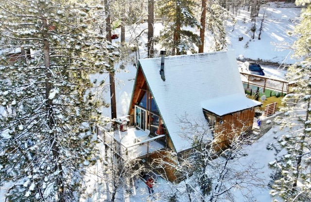 A-Frame of Arrowbear; stunning cabin with mountain VIEWS