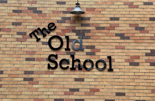 A + Getaway - Stylish Stay in 3 Classrooms with WiFi & AC