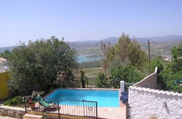 A gorgeous andalucian house with fabulous views over Lake Vinuela