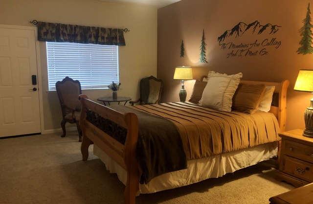 A gorgeous bedroom/bath w/private entry. Yosemite/Bass Lake/Sequoia Parks.