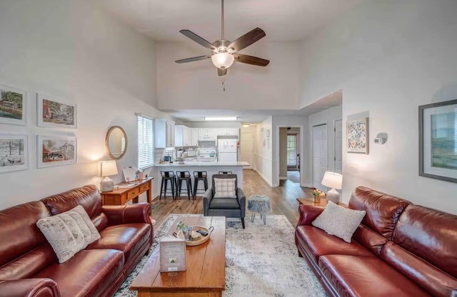 A+ Location! Only 1 mile to downtown Helen. SUPER Clean 2 Bedroom/2 Bath.