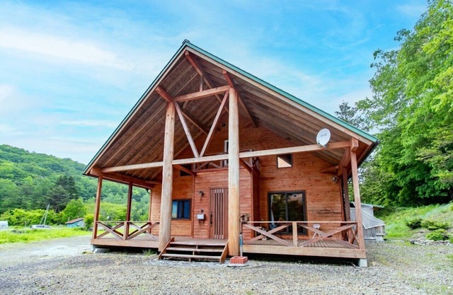 A log house with a 100% natural hot spring.
