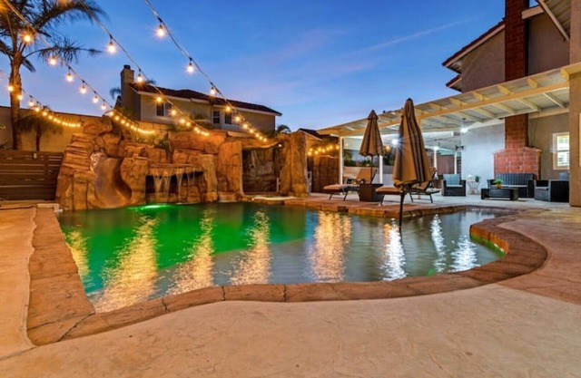 A Lovely Home with a piece of PARADISE!