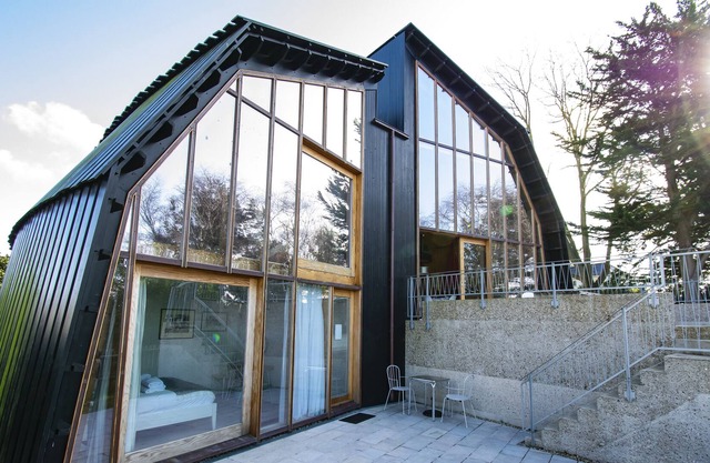 A magnificent beachfront property in stunning Poole Harbour