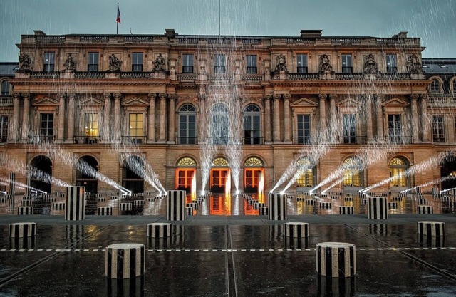 A PARISIAN RETREAT NEAR ICONIC LANDMARKS LIKE THE LOUVRE AND PALAIS ROYAL