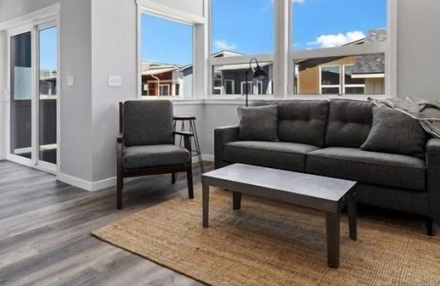 A park-like setting between the BRAND NEW homes provides a way to relax and meet the neighbors.