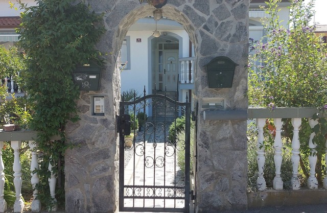 A peaceful environment for complet relaxsation, 10 min. by car to Koper beach.