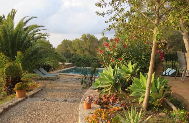 A peacefull country villa with beautiful views over the sea and mountains.