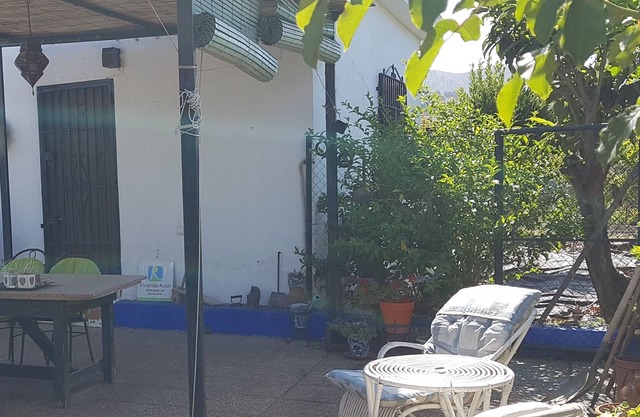 A peaceful, spacious, detached studio cottage only 10 mins from beach and town