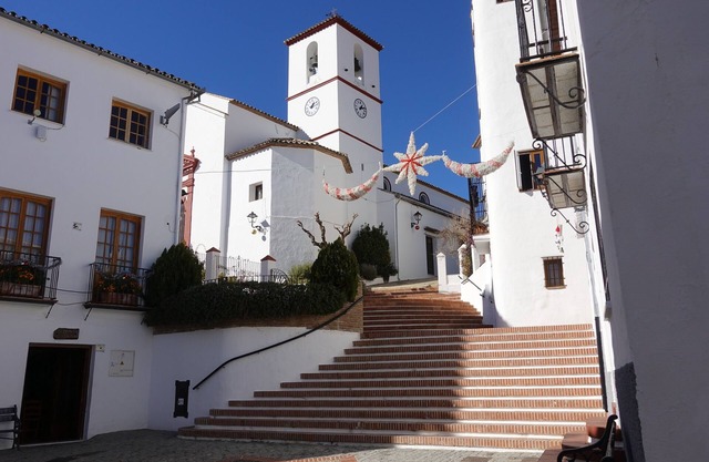 A perfect Holiday (beautiful mountains & area, close to Ronda and to the beach).