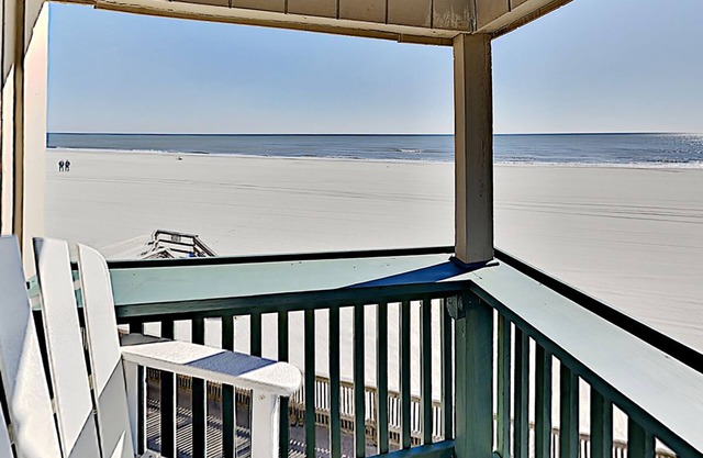 A place at the beach III 9530-2H, Oceanfront Snowbird Paradise Steps from Myrtle Beach Sand