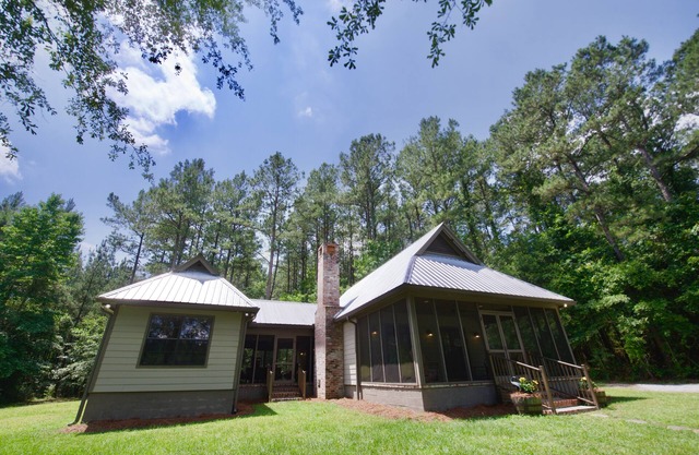 A quiet peaceful getaway that is surrounded by beautiful trees and wild life.