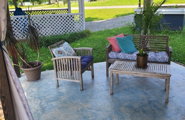 A slice of heaven,3 br cottage with boat dock,where you can fish,read,swim,relax