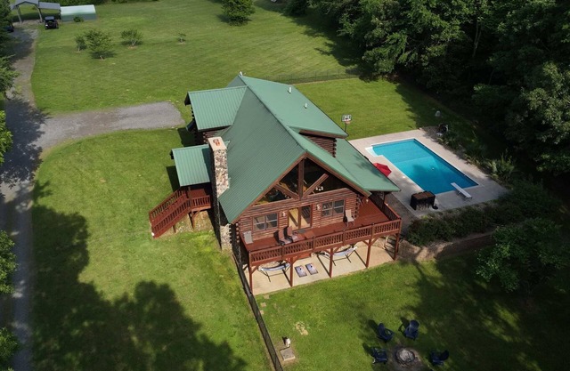 A Slice of Salisbury-Pool, Hottub 10 Acre