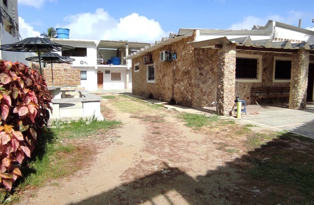 ¡A Solo 20 Pasos de la Playa! Casa Ideal Para Familias con Piscina