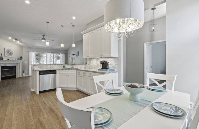 A Stone's Throw to Mayo Clinic, UNF, Downtown and Beaches